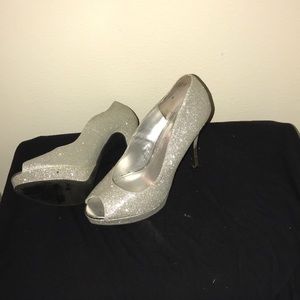 Size 10 W Grey Glittery Peep Toe Heels (3inch)
